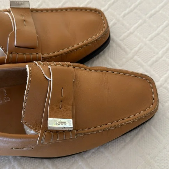 Tod’s Calfskin Driving Loafer - Picture 6 of 9